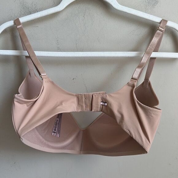 Victoria Secret Bra 34DD - Picture 3 of 5